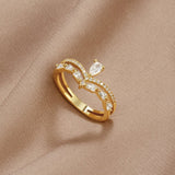 Amira – Gold ring with subtle sparkle and crystal