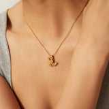 Frieda – Gold necklace with angel wing pendant