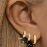 Sina – Gold earrings with a touch of minimalist elegance.