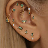 Sofie-Marie – Elegant gold earrings with a dynamic design.