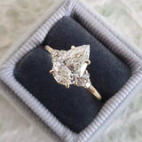 Clarissa – Gold ring with diamond in drop cut.
