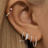 Sina – Gold earrings with a touch of minimalist elegance.