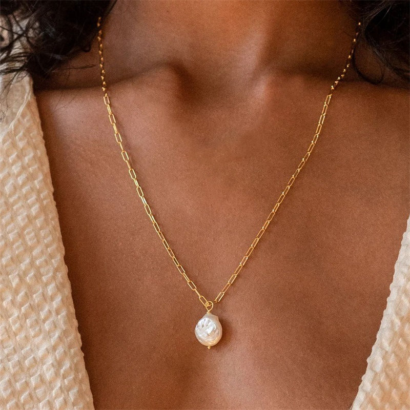 Elisa – Delicate Gold Chain with Mini Cross