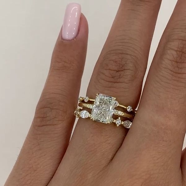 Nora – Diamond ring with a layered design.