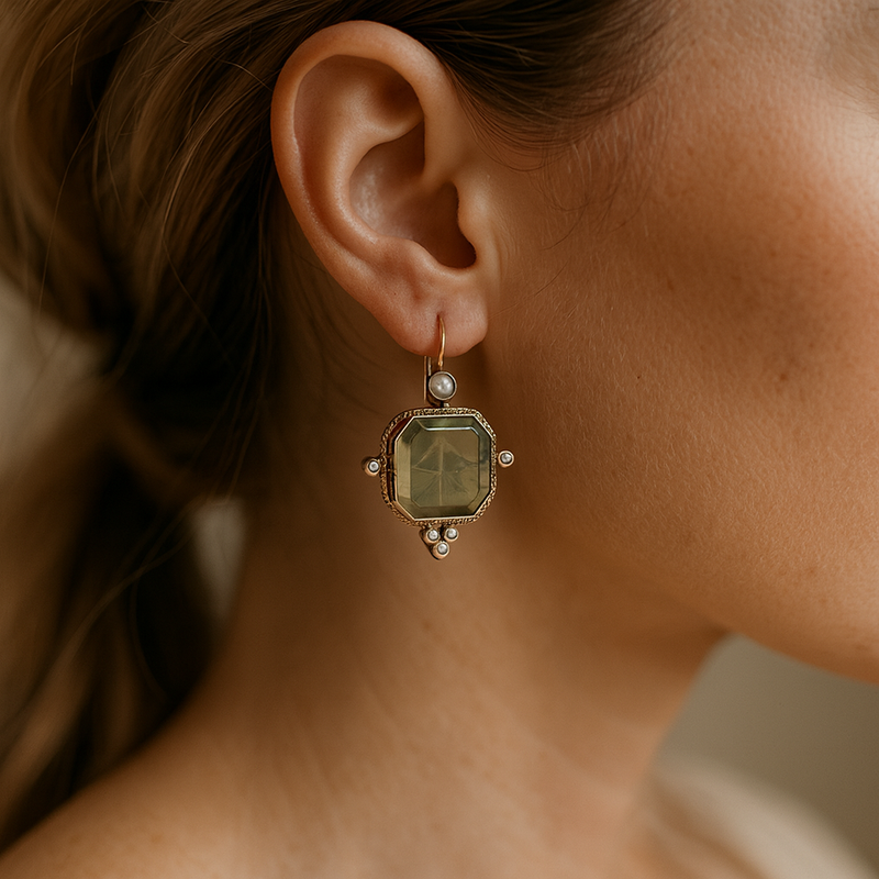 Julián - Exclusive vintage earrings with green pearls