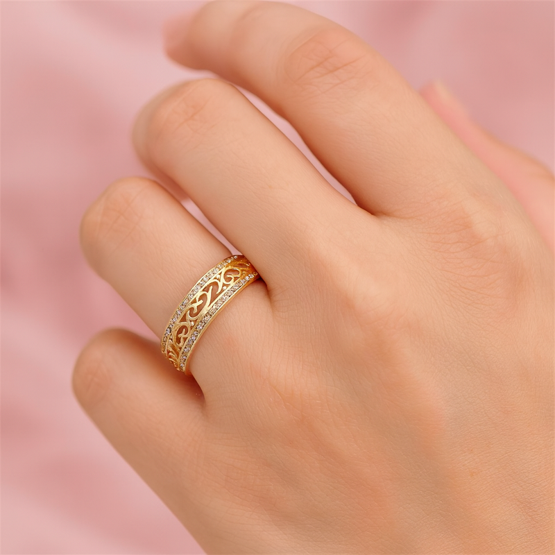 Kerstin – Minimalist and Hollow Gold Ring