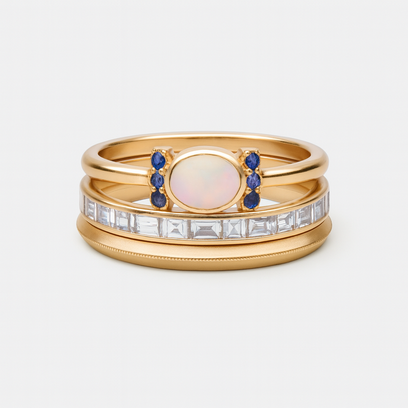 Tereza – Elegant gold ring with a radiant opal and transparent details.
