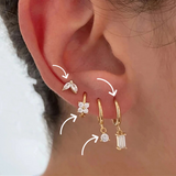 Melanie – Fine gold earrings with a delicate texture.