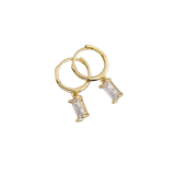 Melanie – Fine gold earrings with a delicate texture.