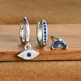 Leandra – Gold earrings with an elegant design.