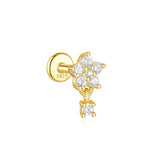 Lina – Golden earrings with delicate filigree curvature.