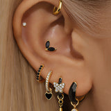 Theresia – Gold earrings with elegant curve.
