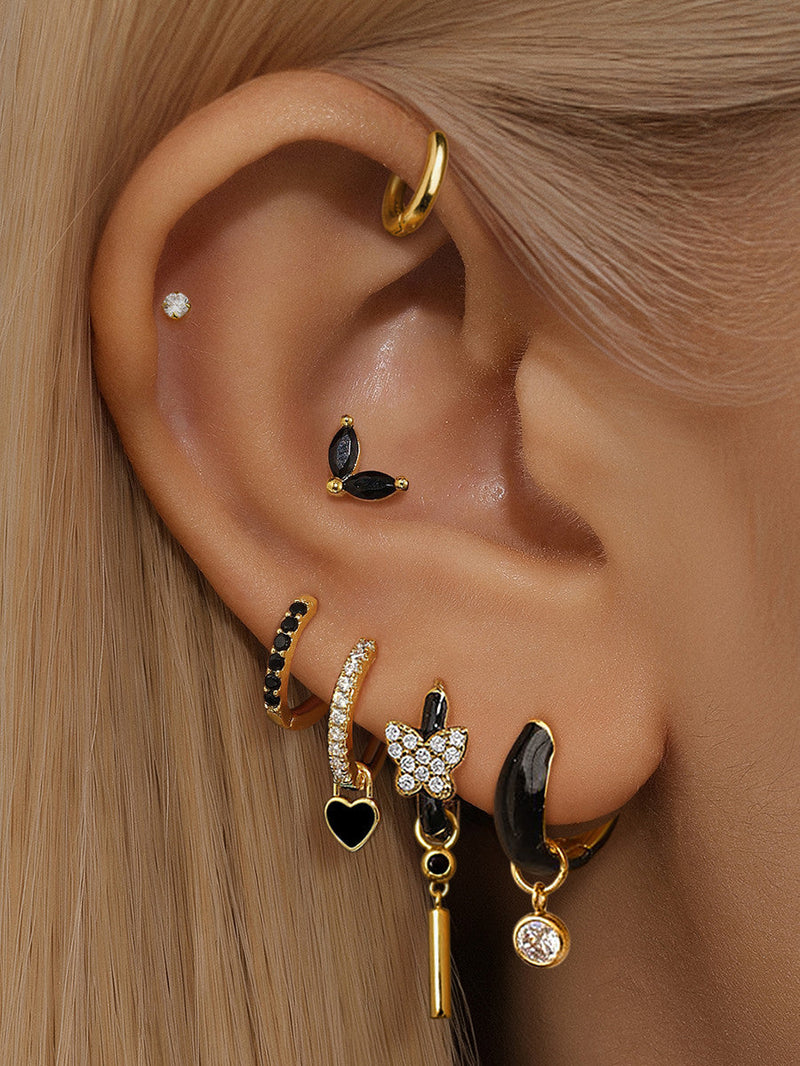 Theresia – Gold earrings with elegant curve.