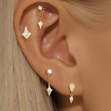Jana – Gold earrings with an elegant design of fine lines