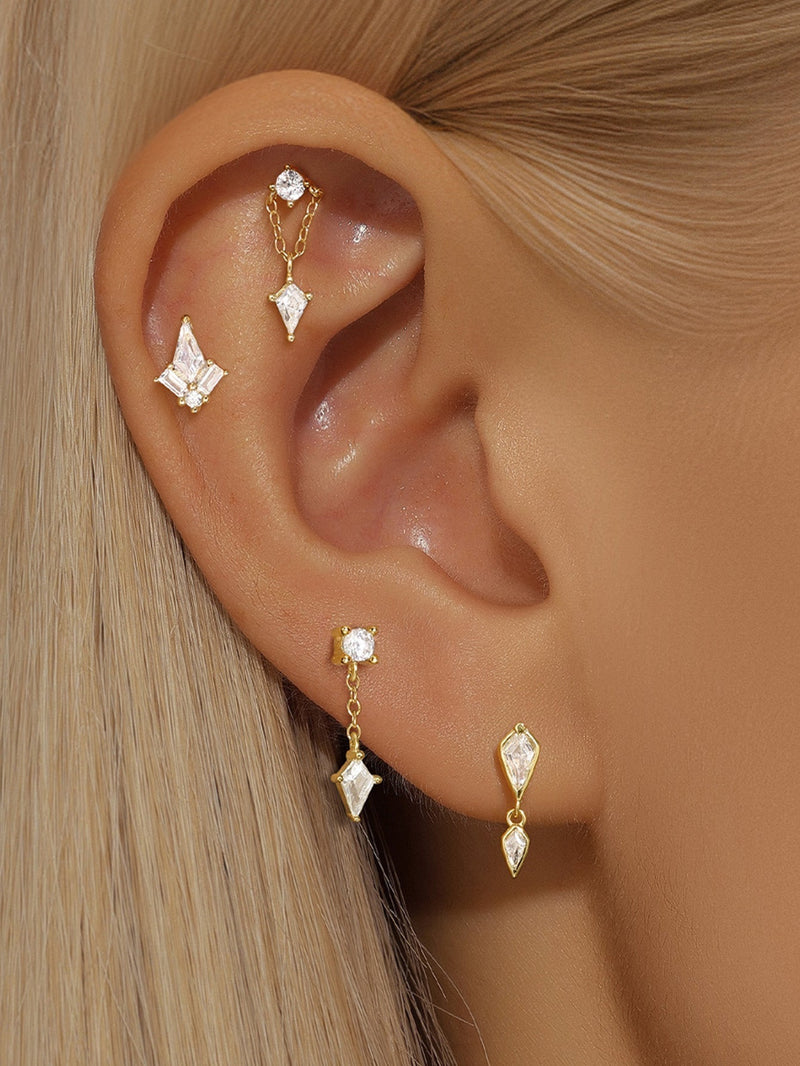 Jana – Gold earrings with an elegant design of fine lines