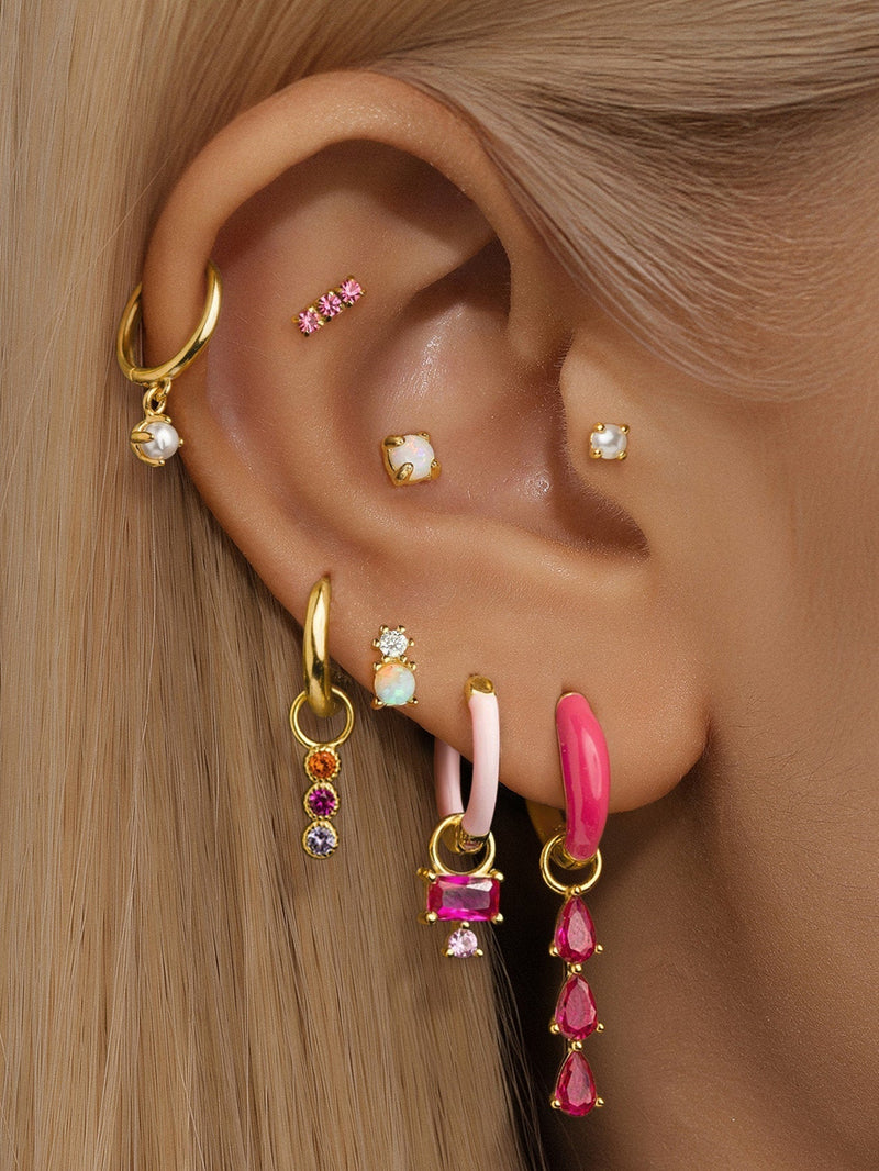 Elena – Gold earrings with textured design.