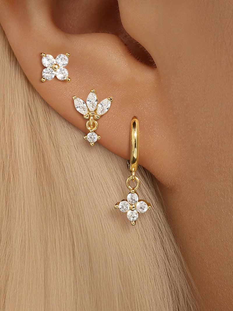 Marina – Elegant gold earrings with a delicate movement.