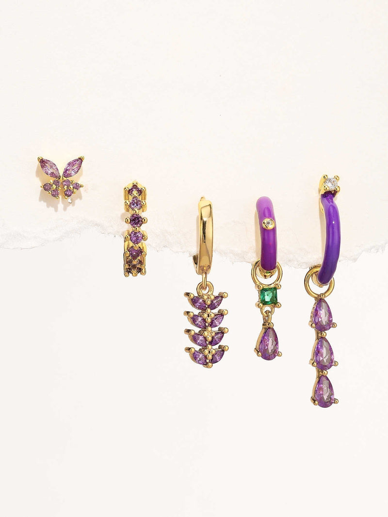 Isabela – Elegant gold earrings with geometric design.