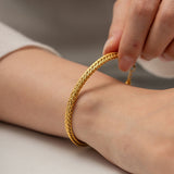 Kateřina – Elegant gold bracelet with minimalist design.