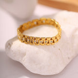 Amira – Gold bracelet with a robust link design.
