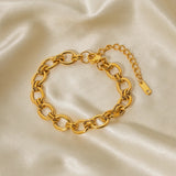 Johana – Elegant gold bracelet with charming details.