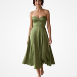 Laura | Effortless Elegance