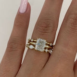 Nora – Diamond ring with a layered design.