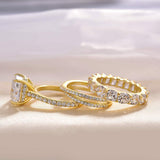 Iris – Diamond ring with oval gemstone.
