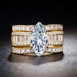 Veronika – Diamond ring with elegant gold details.
