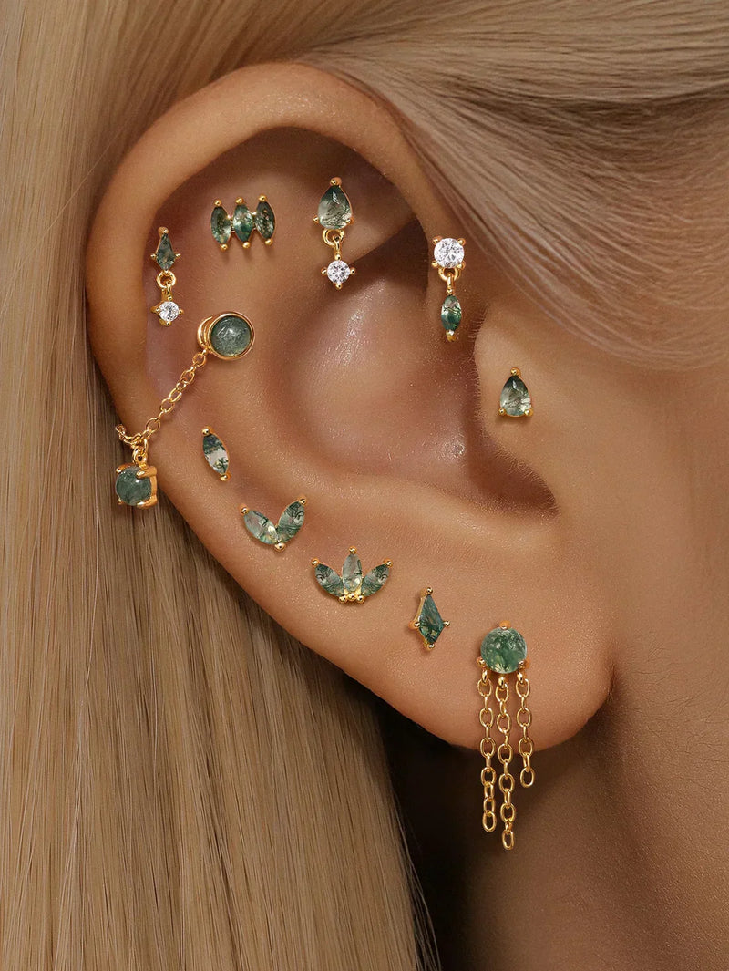 Sofie-Marie – Elegant gold earrings with a dynamic design.