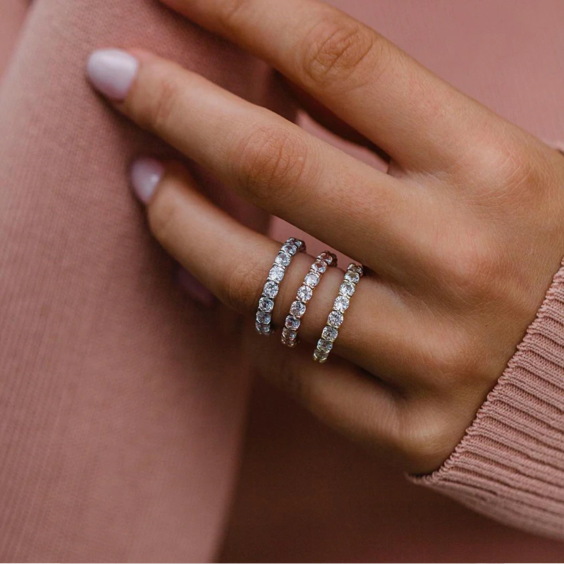 Eliska – Elegant double band diamond ring.