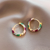 Helga-Marie – Short gold dangling earrings