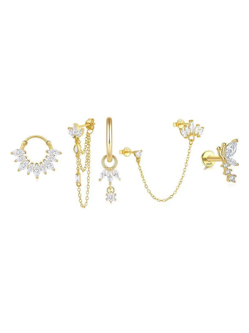 Daniela – Delicate gold earrings with a fluid design.
