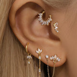 Daniela – Delicate gold earrings with a fluid design.
