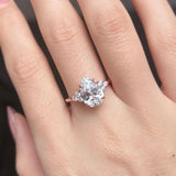 Clarissa – Gold ring with diamond in drop cut.