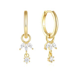Daniela – Delicate gold earrings with a fluid design.