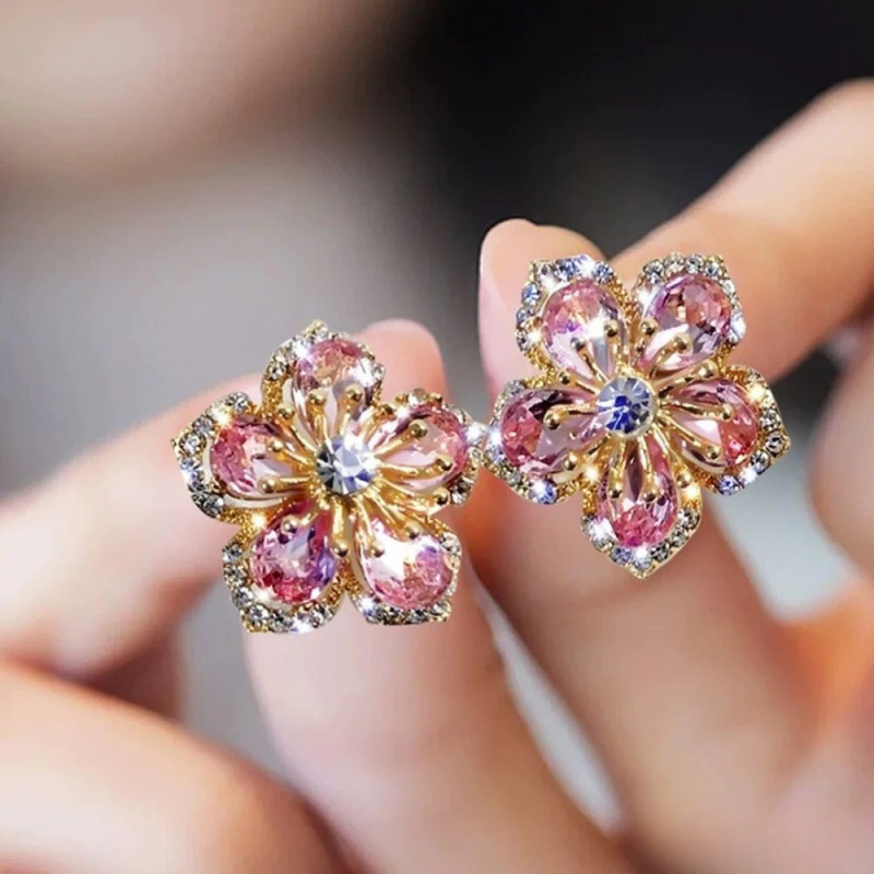 Alisa – Gold Earrings with a Subtle Shine