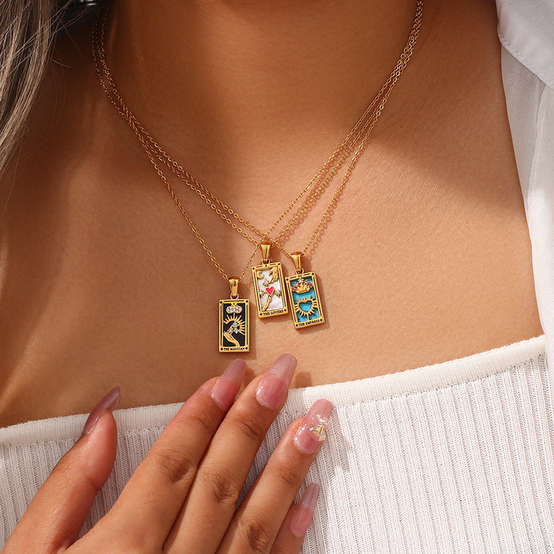 Sabina – Gold Necklace with Elegant Pendant