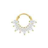 Daniela – Delicate gold earrings with a fluid design.
