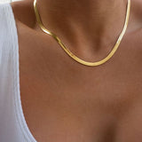 Johana – Elegant gold necklace with harmonious design