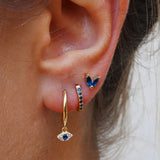 Leandra – Gold earrings with an elegant design.