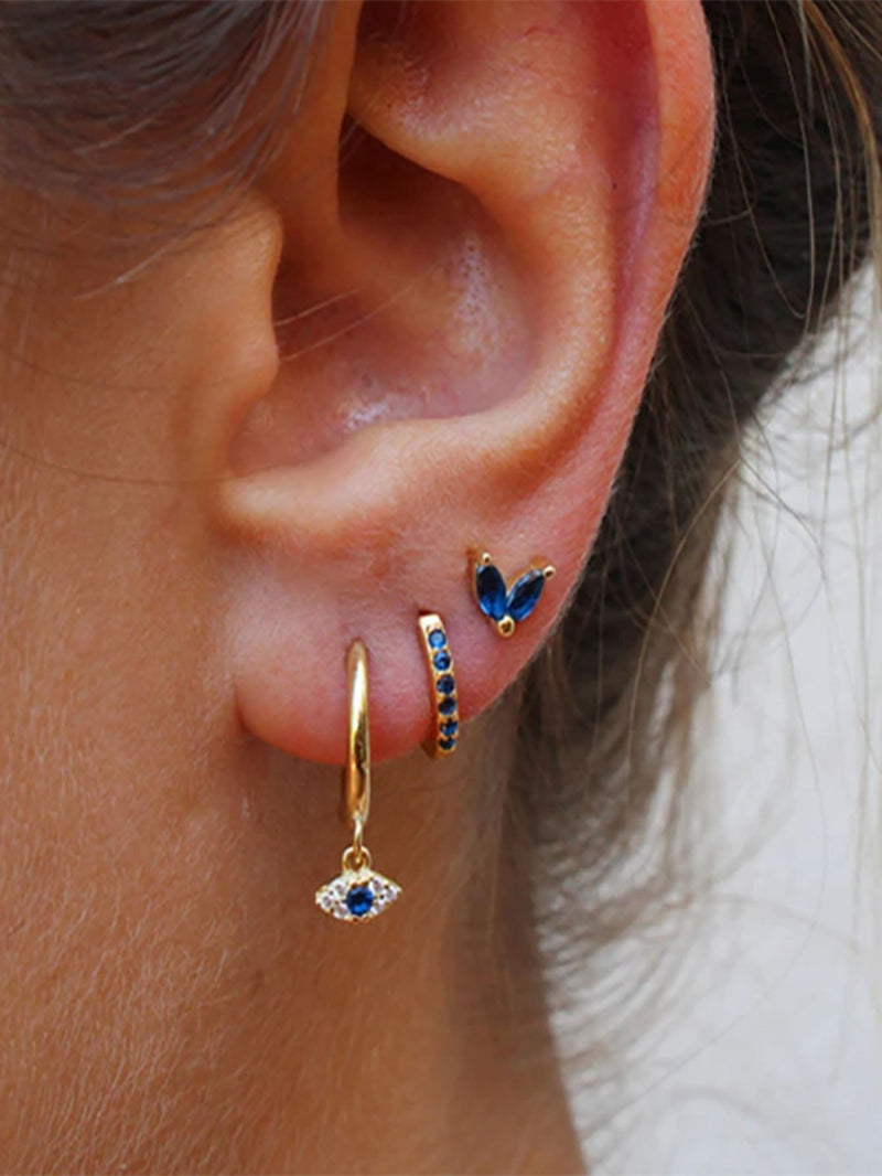 Leandra – Gold earrings with an elegant design.