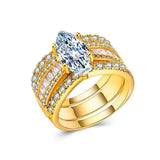 Veronika – Diamond ring with elegant gold details.