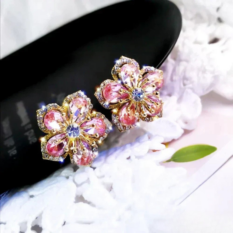 Alisa – Gold Earrings with a Subtle Shine