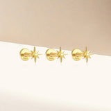 Kateřina – Gold earrings with an elegant curve.