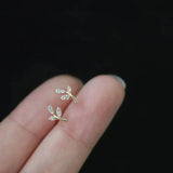 Carina – Gold earrings with a subtle shine.