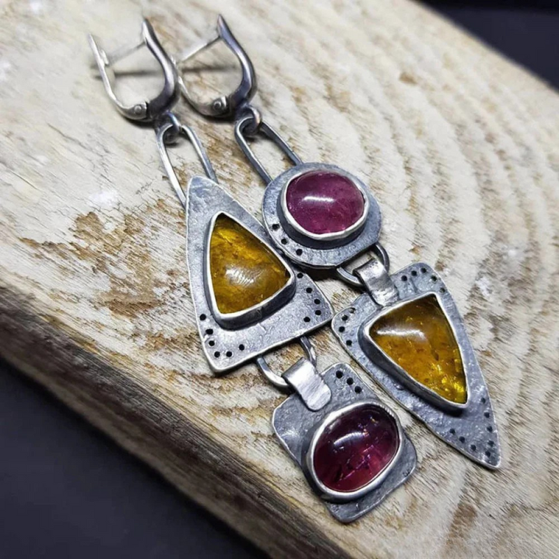 Greta – Geometric Earrings with a Ruby Red Accent