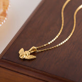 Frieda – Gold necklace with angel wing pendant