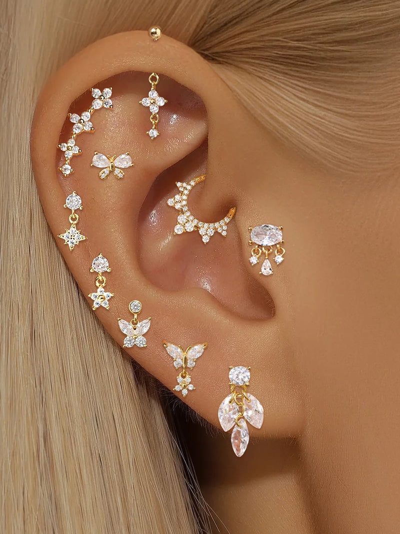 Irina – Gold earrings with a structured design.