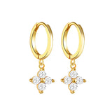 Helena – Gold earrings with a natural design.